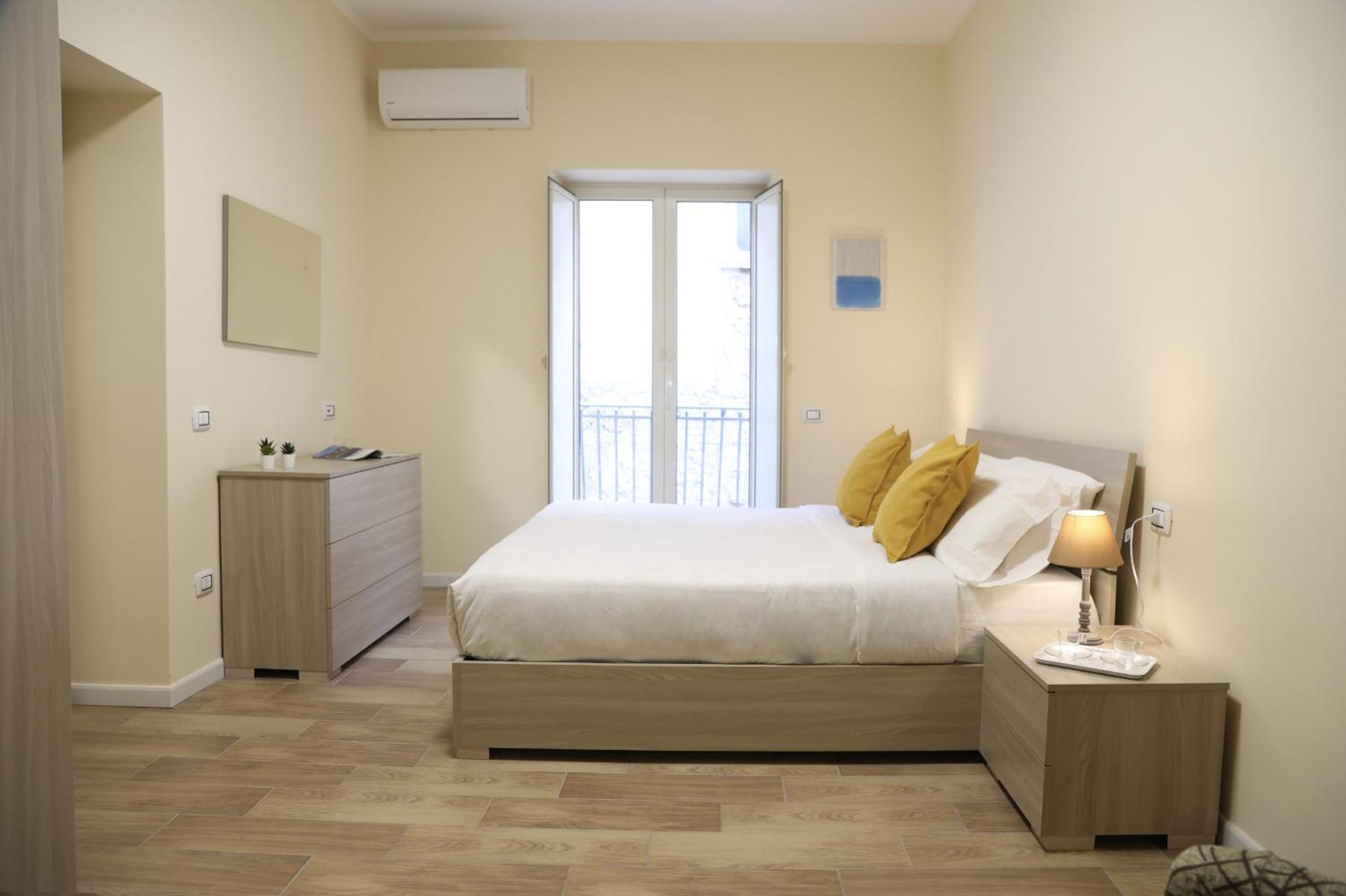 King Ladislao Apartment By Wonderful Italy Наполи Екстериор снимка